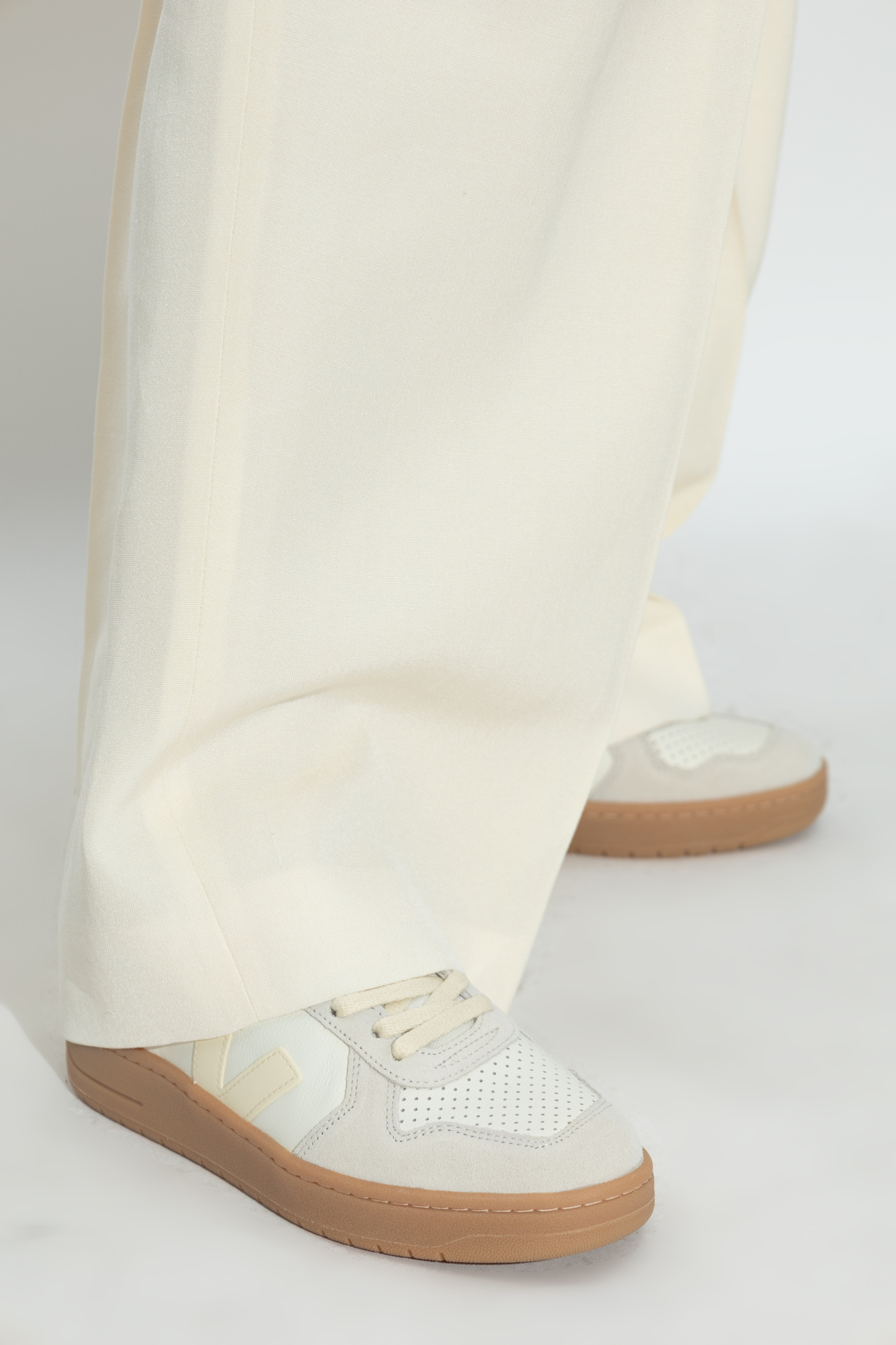 Cream Sports shoes `V-82` Veja - Vitkac AS